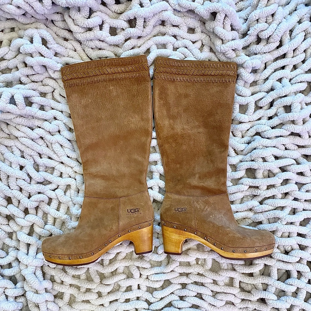 Women’s size 9 UGG suede clog boots